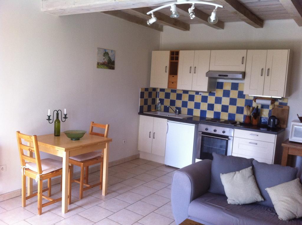La Petite Maison Crezieres Szoba fotó