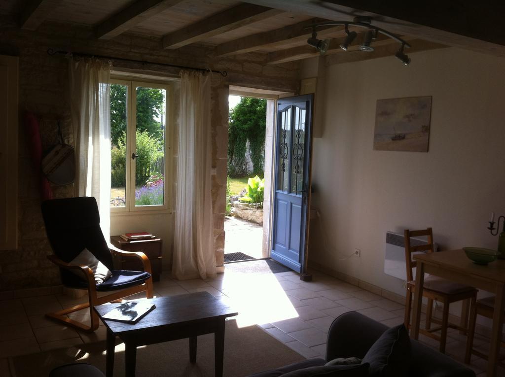 La Petite Maison Crezieres Szoba fotó